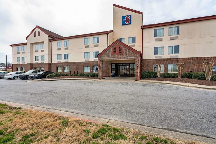 Hotel 8 of 34