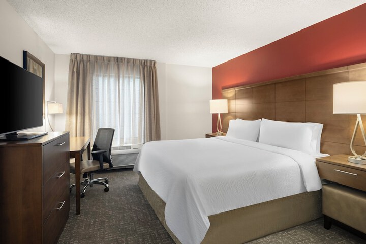 Staybridge Suites Indianapolis-Airport by IHG