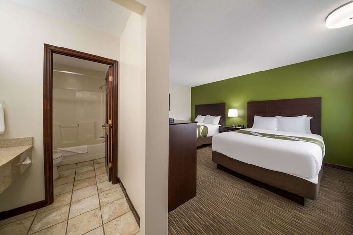 Room 15 of 32