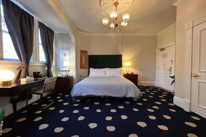 Room 34 of 47