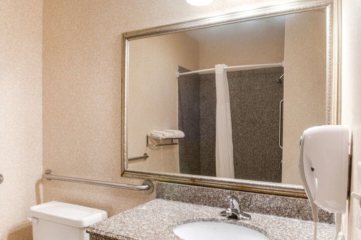 Room 21 of 40