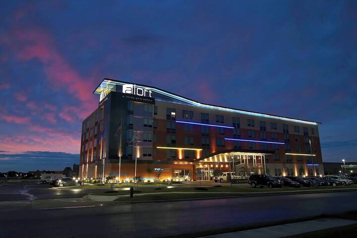 Hotel 5 of 50