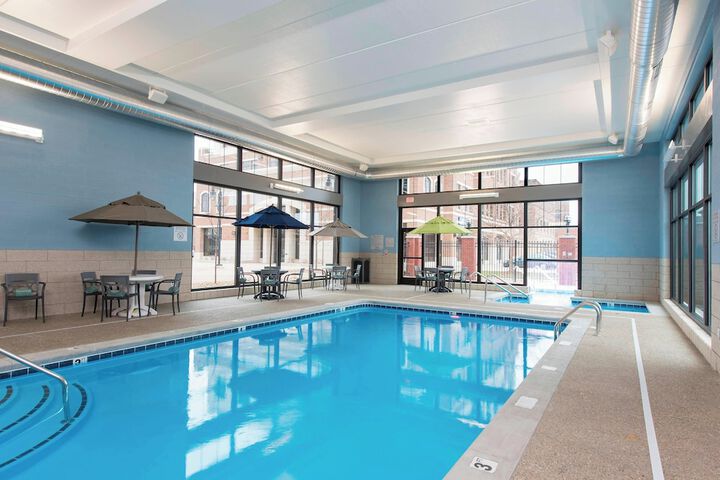 Courtyard by Marriott Holland Downtown