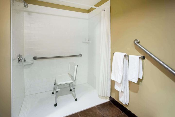Room 40 of 84