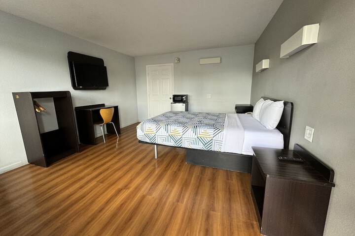 Room 7 of 38