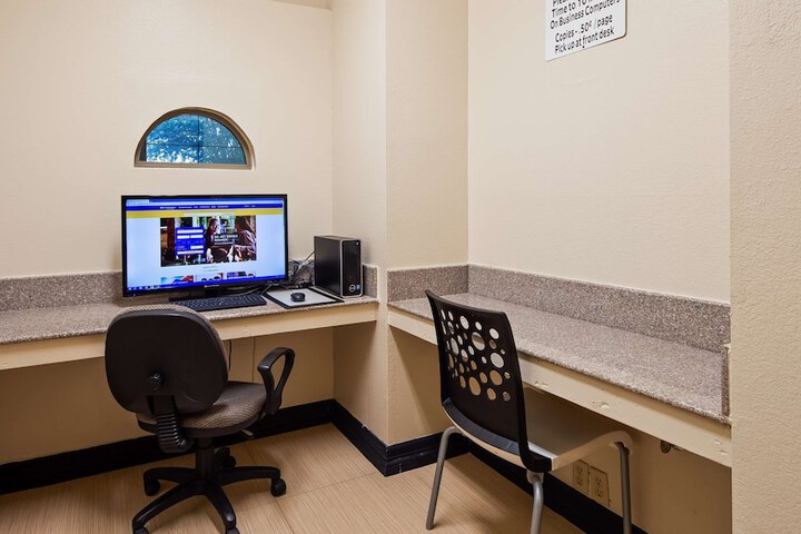 Business Center 21 of 22