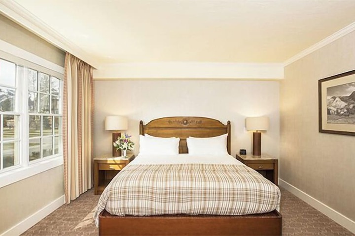 Room 102 of 138