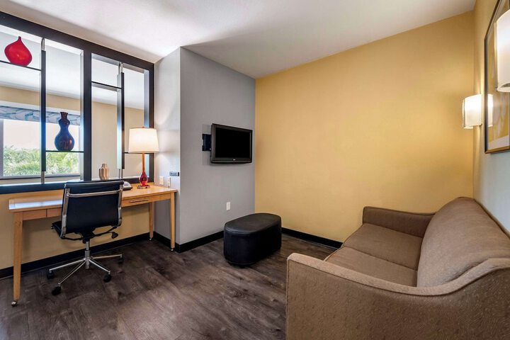 Room 25 of 64