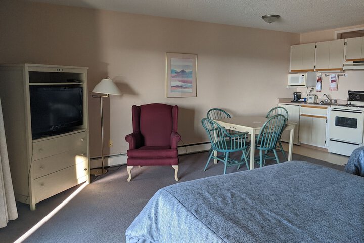 Room 10 of 33