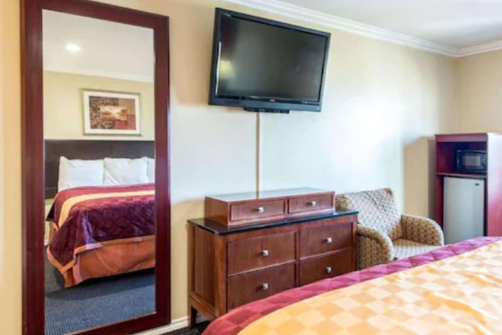 Room 7 of 14