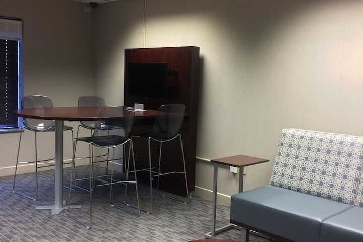 Business Center 73 of 79