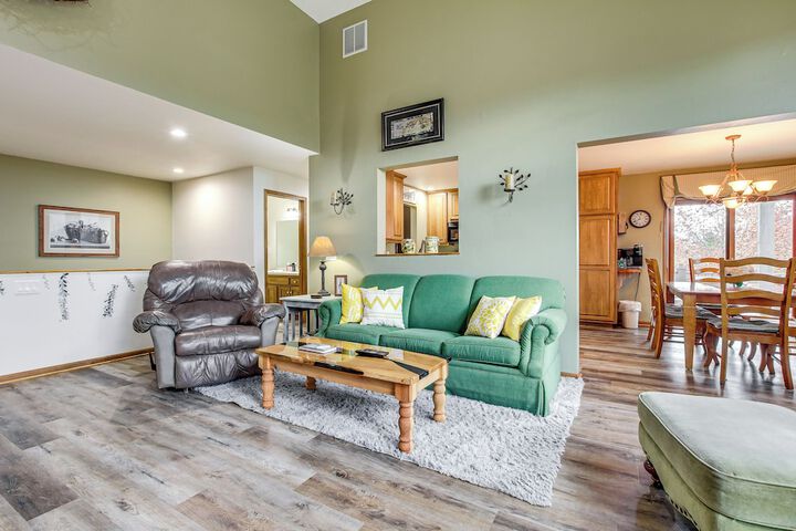 Door County Townhome: Pool Access 1 Mi to Beach!