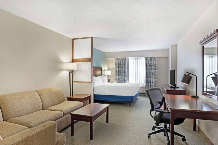 Room 9 of 28
