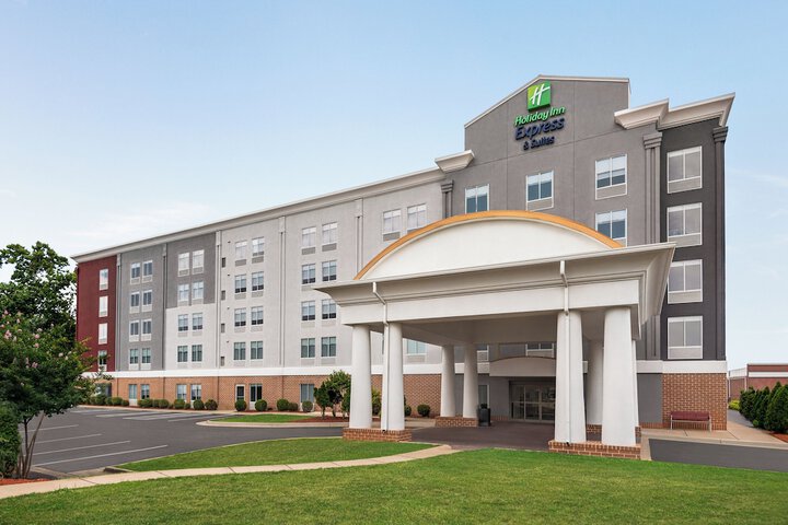 Holiday Inn Express Hotel & Suites Fredericksburg by IHG