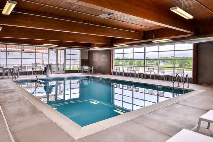 Country Inn & Suites by Radisson Ft. Atkinson, WI