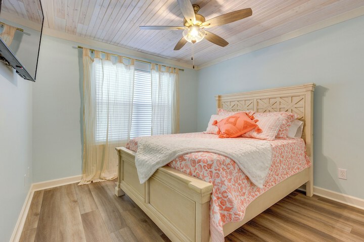 Creekfront Dauphin Island Cottage: Walk to Gulf!