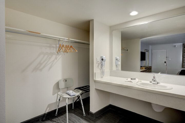 Room 35 of 63