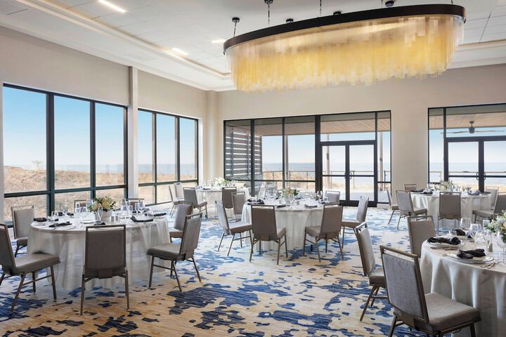 Delta Hotels by Marriott Virginia Beach Waterfront Suites