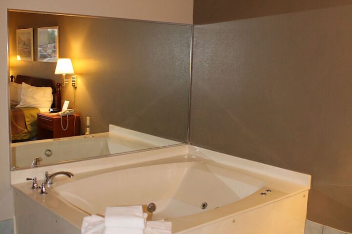 Hot Tub 25 of 27