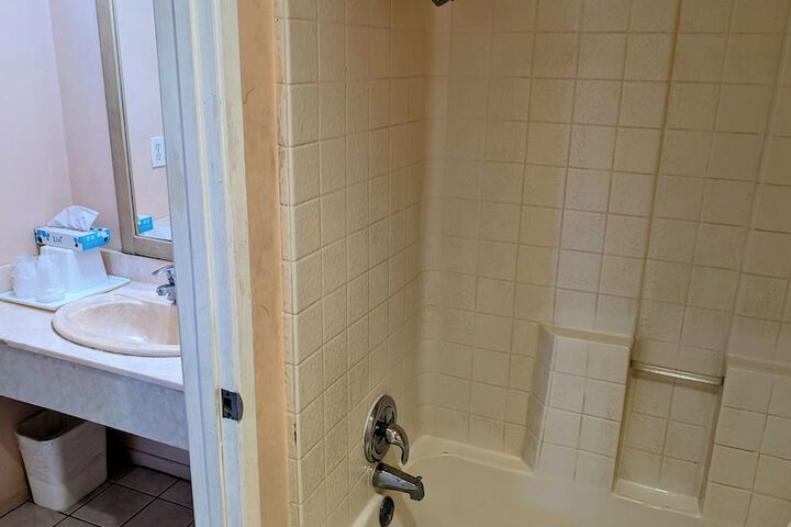 Room 10 of 33
