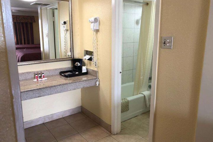 Room 8 of 32
