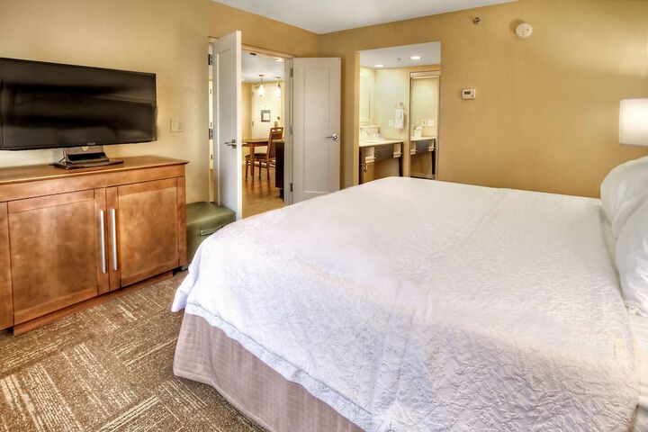 Room 9 of 42