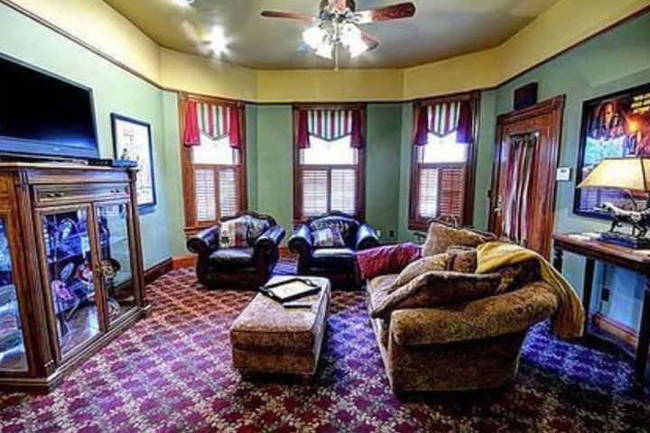 Room 16 of 25