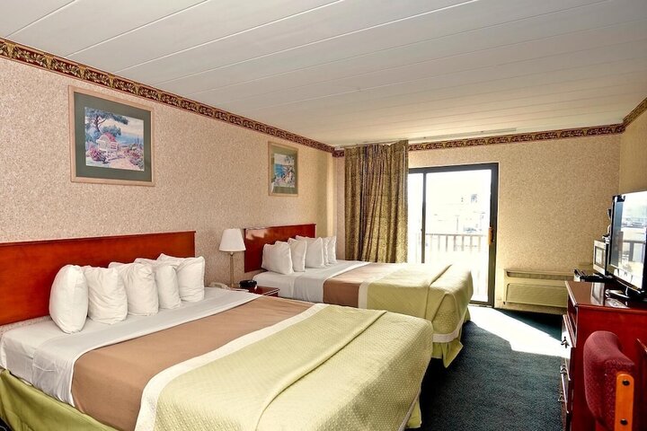 Room 11 of 28