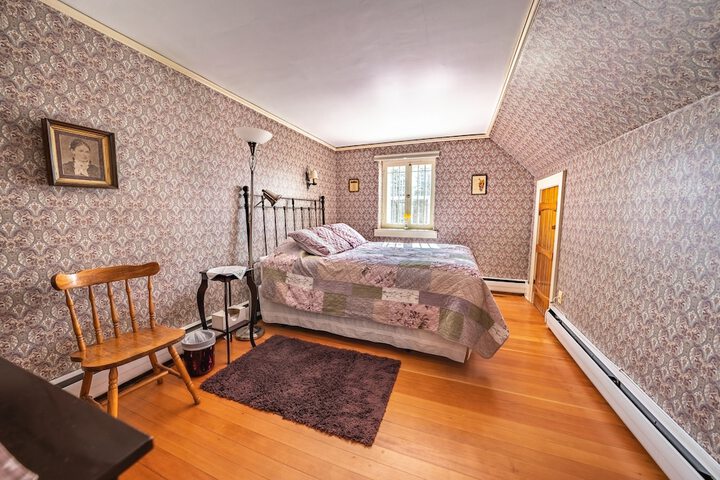 Room 13 of 25
