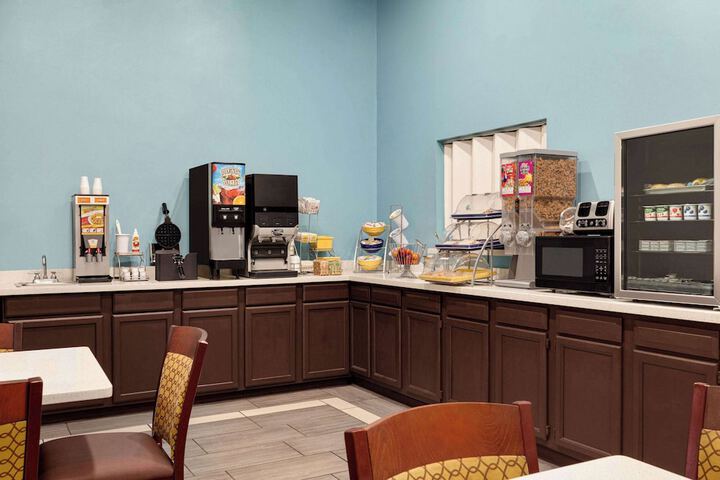 Days Inn by Wyndham Hillsboro
