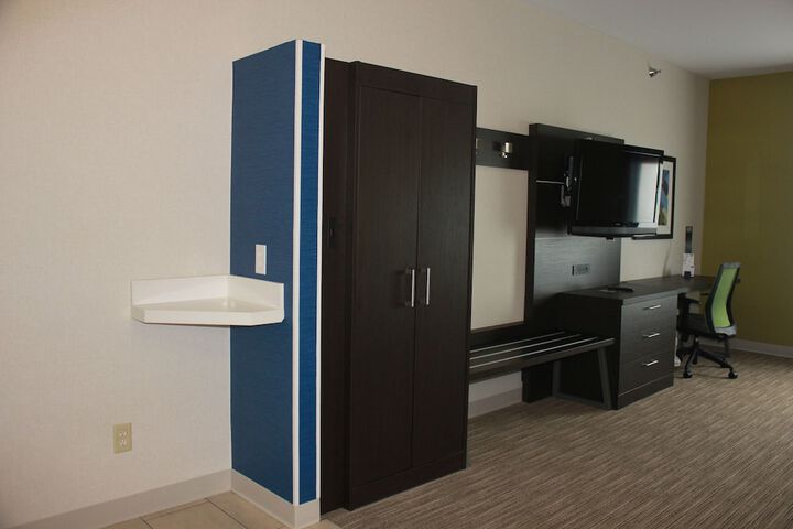 Room 37 of 60