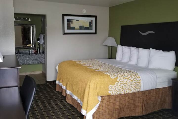 Days Inn by Wyndham West Memphis