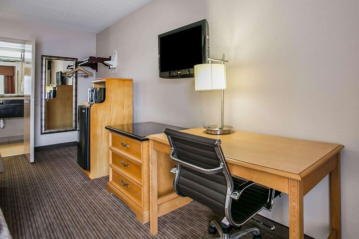 Room 10 of 31