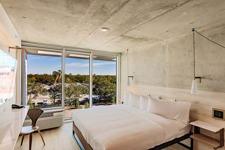 Room 27 of 61
