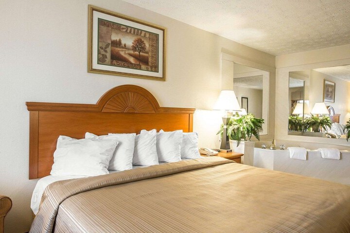 Room 10 of 24