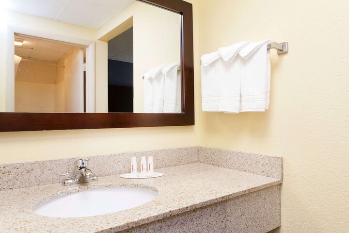 Room 15 of 27
