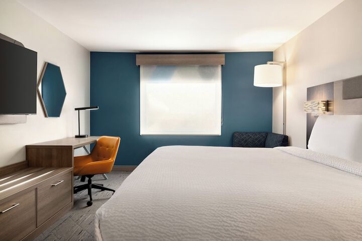 Holiday Inn Express Hotel & Suites Edmond by IHG