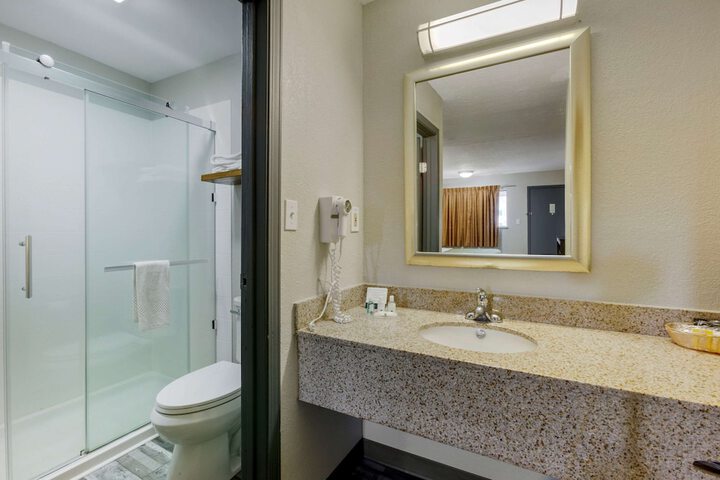 Room 12 of 39