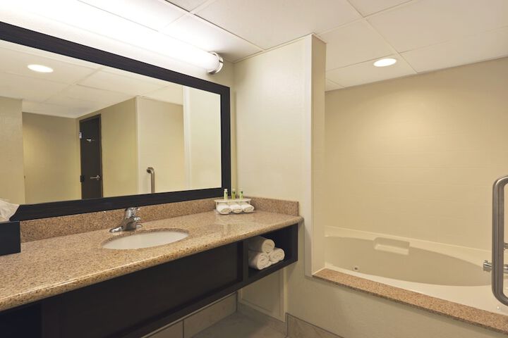 Holiday Inn Express Hotel & Suites Colby by IHG