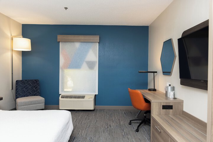 Room 17 of 77