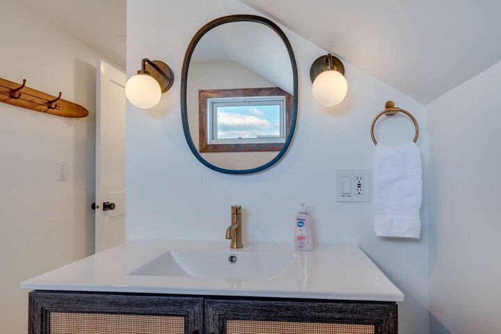 Pet-friendly Minocqua Home: Walk to Lake & Dining!
