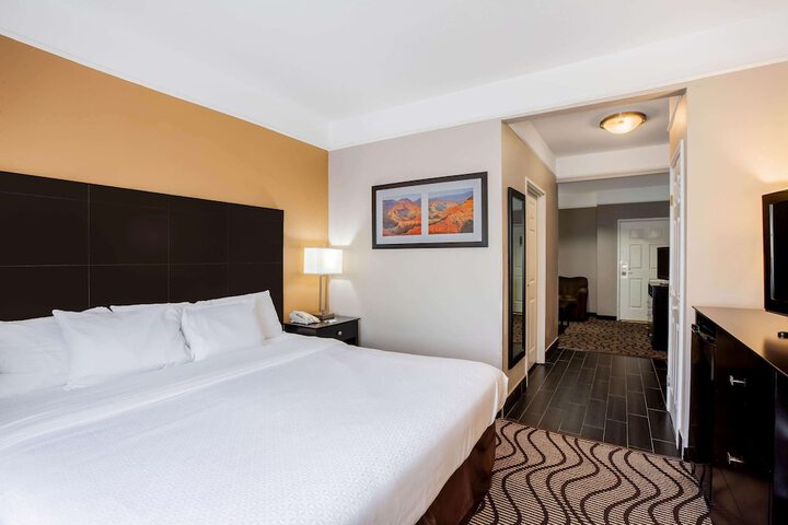 La Quinta Inn & Suites by Wyndham Pasadena