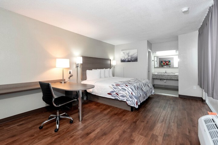 Room 25 of 40