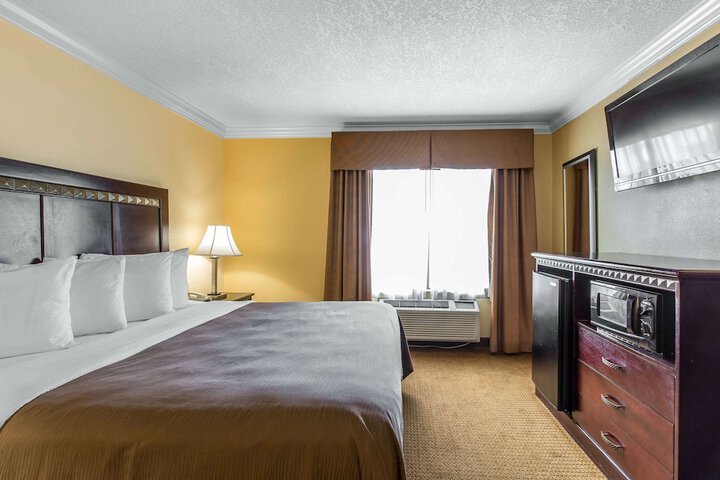 Room 10 of 39