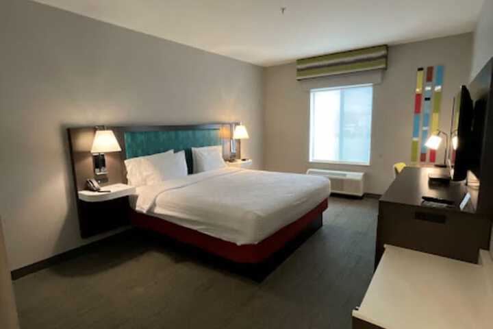 Room 32 of 60