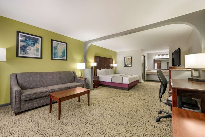 Room 16 of 36
