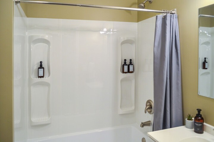 Campton Cottage w / Hot Tub Near Hiking + Climbing