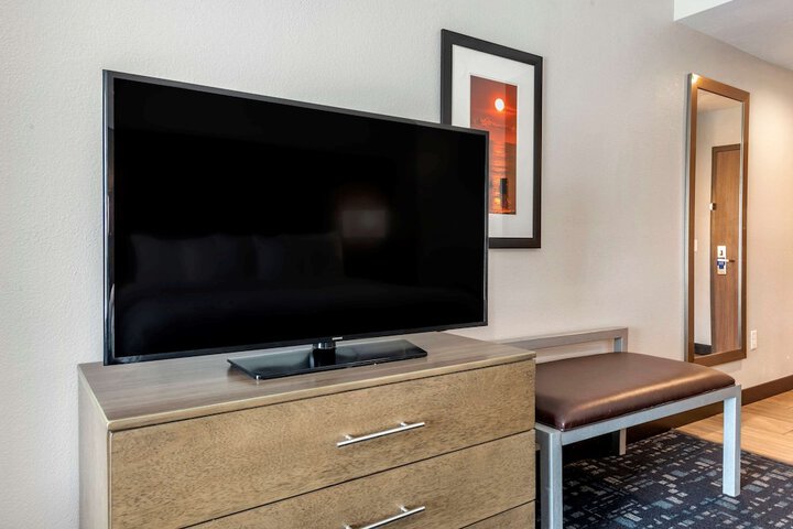 Comfort Suites Fort Lauderdale Airport & Cruise Port