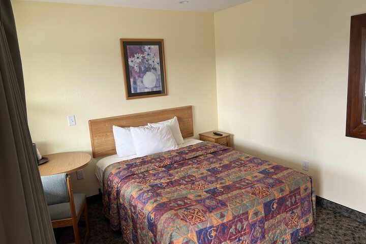 Room 372 of 443