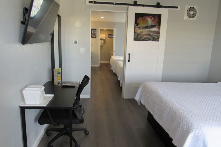 Room 32 of 61